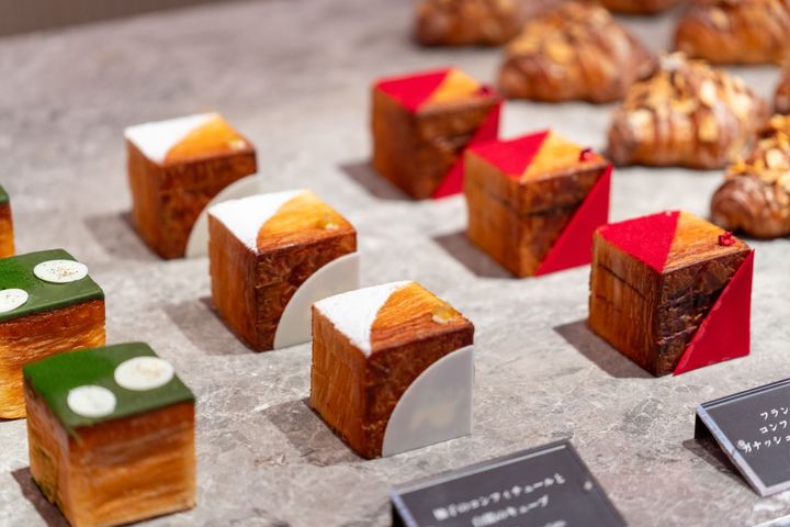 左から、「抹茶餡と抹茶チョコレートのキューブ」「柚子のコンフィチュールと白餡のキューブ」「フランボワーズコンフィチュールとガナッシュクリームのキューブ」各540円