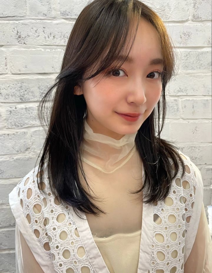 ミディアム ヘア 髪型 ヘアスタイル 前髪なし ヘアカラー