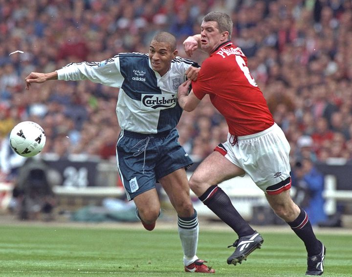 遠藤航も着るユニの原点！リヴァプールの90年代アイコン「4分割」、その復刻レトロがかっこいい