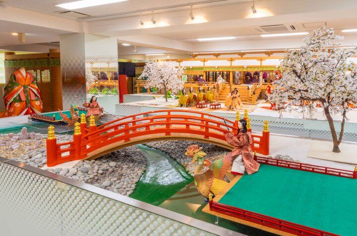 きらびやかな源氏物語の世界が広がる、京都・西本願寺前の「風俗博物館」