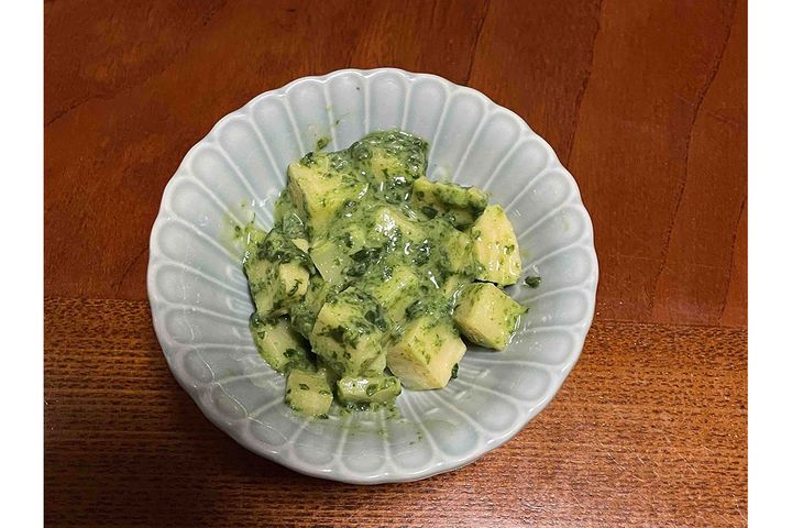 ▲下部をサイの目に切り、木の芽和えに。木の芽にゆでたほうれん草を加えてすり潰すとると彩りがキレイ。