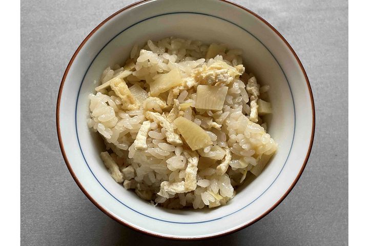 ▲タケノコの炊き込みごはん。油揚げの細切りと一緒に炊くとコクが増します。