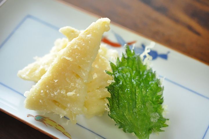 ▲穂先部分の天ぷら。下部や中間部のタケノコを薄切りにして天ぷらにしてもおいしいですよ。