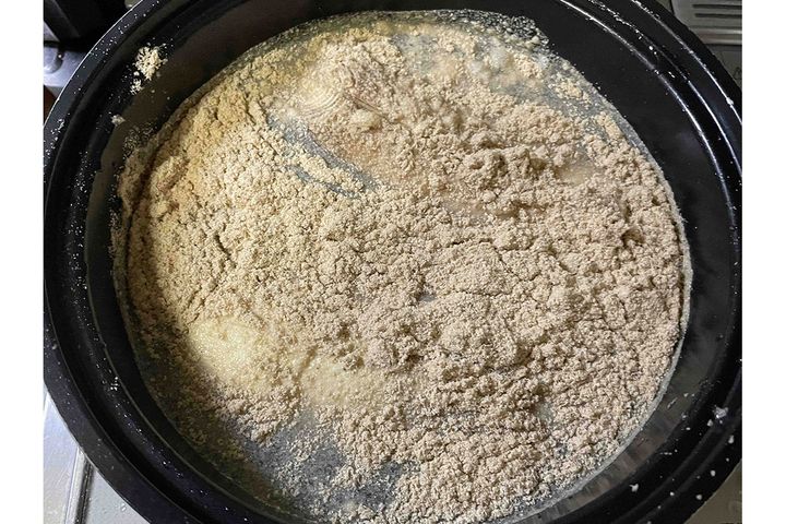 ▲米ぬかはタケノコを買うとセットで付けてくれる場合が多いです。なければ、米の研ぎ汁でゆでれば大丈夫。