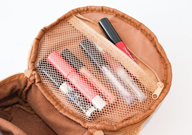 MINIONS［ミニオン］ティム ぬいぐるみフェイスポーチのフタ裏にはメッシュポーチ