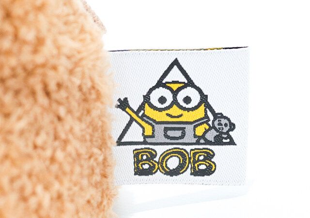 MINIONS［ミニオン］ティム ぬいぐるみフェイスポーチのロゴタグ