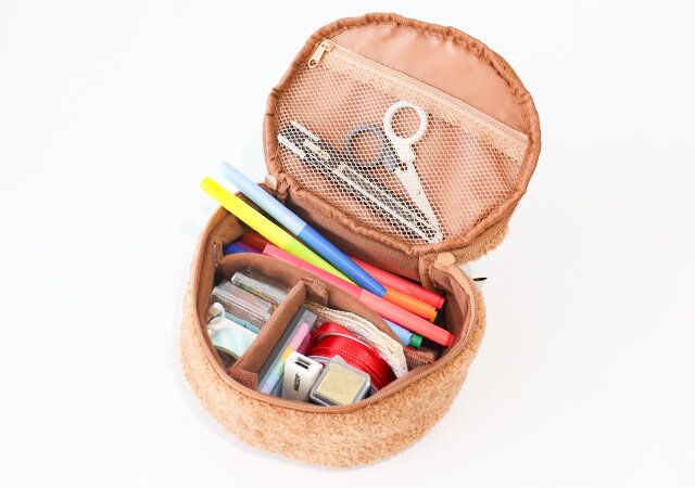 MINIONS［ミニオン］ティム ぬいぐるみフェイスポーチの文房具ポーチとしての使用例