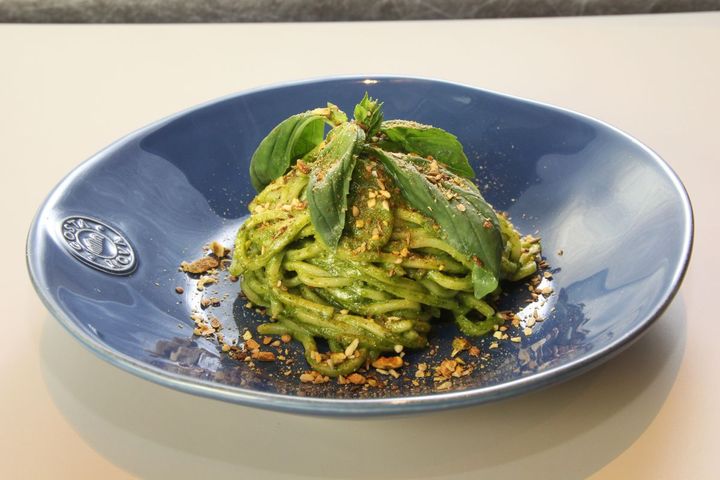 バジルとフレッシュケールのジェノベーゼ キタッラ1800円（夜のみ）