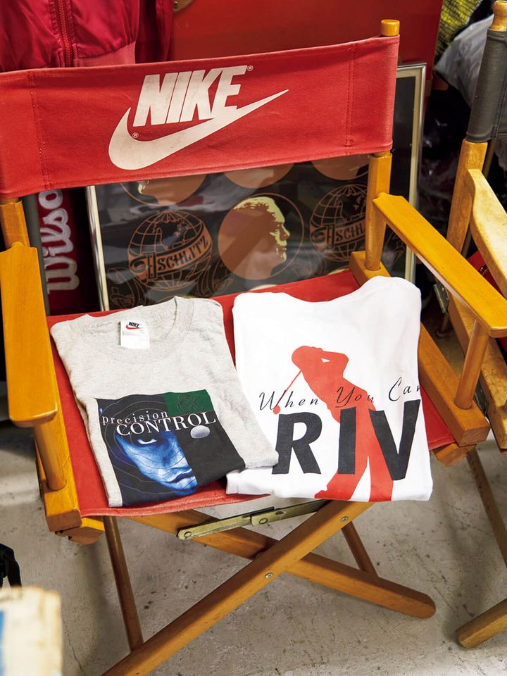 〈 NIKE GOLF〉のビンテージTシャツとイス