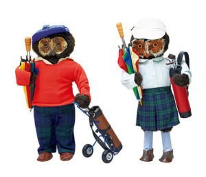 ミニチュアのゴルフウェアを着た人形