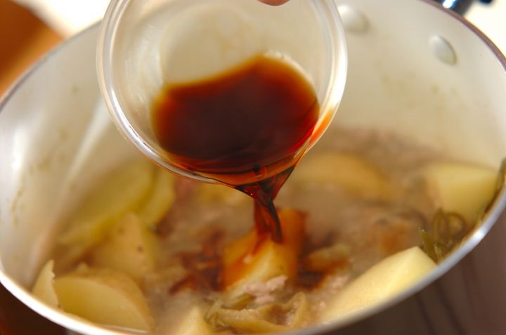 新ジャガと刻み昆布のそぼろ煮の作り方3