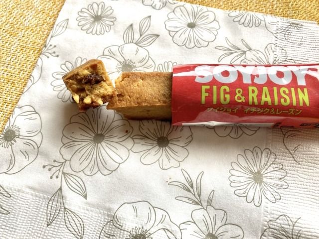 バーを割って中身を見せたソイジョイ