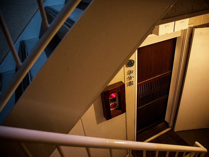 横浜『おか田』の入口