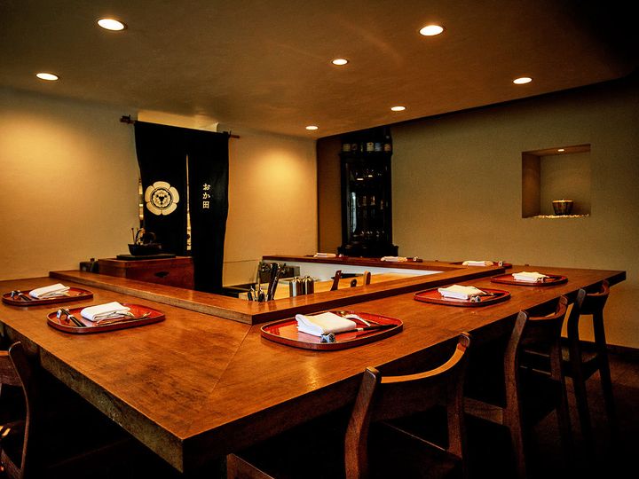 横浜『おか田』の内観