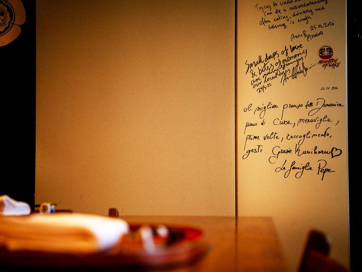 横浜『おか田』の内観