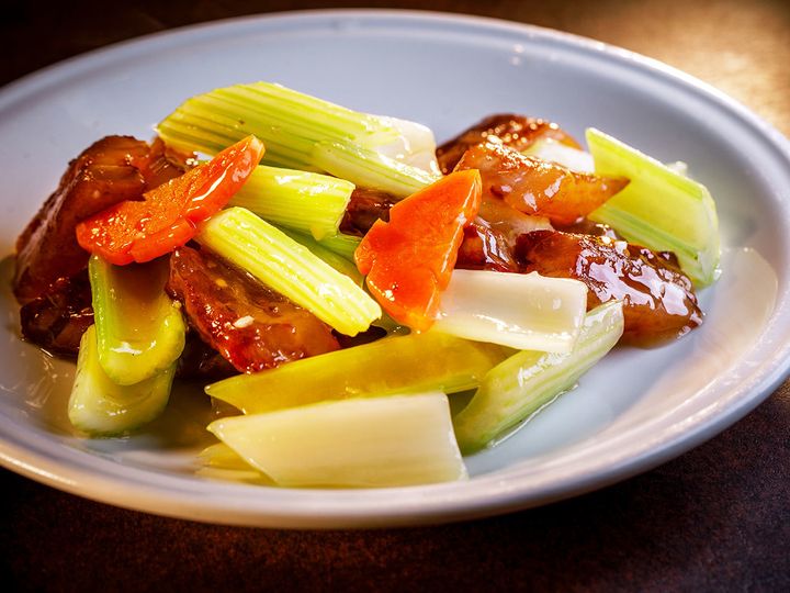 元町・中華街『南粤美食』の「干し肉とセロリの炒め」