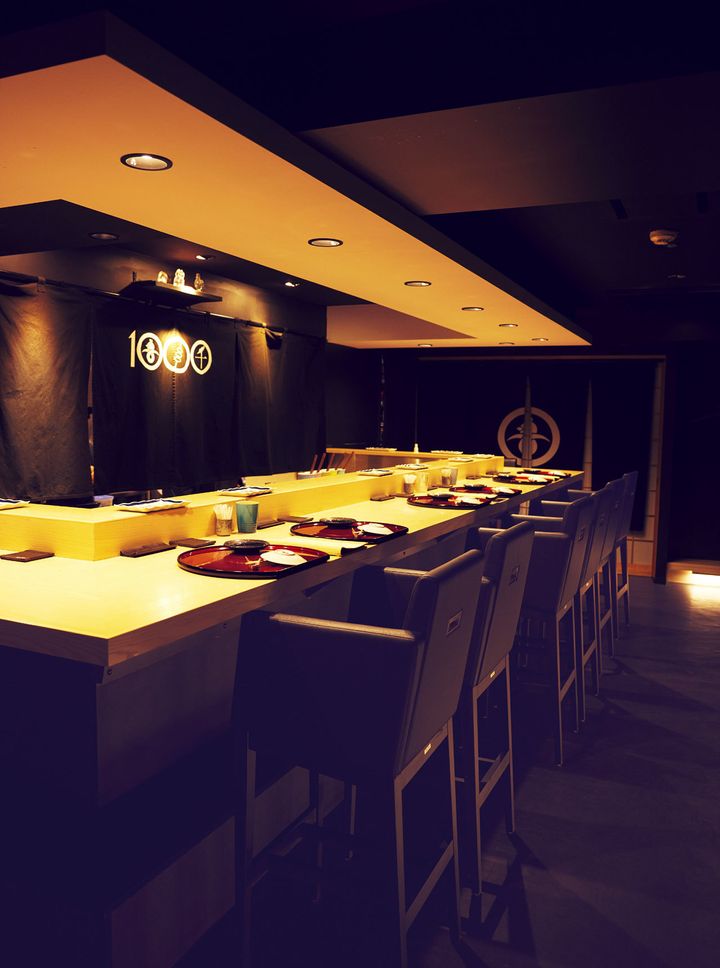 関内『1000』の内観