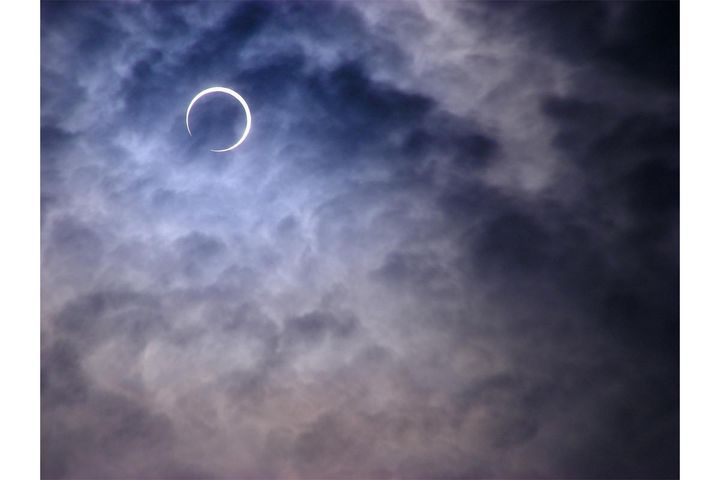 「皆既日食」が起こる4月9日は何かが起こる予感！？