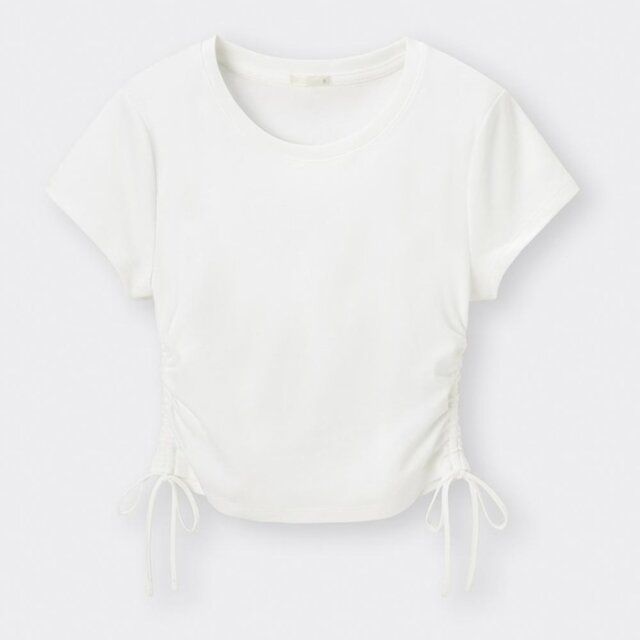 GUの白Tシャツ