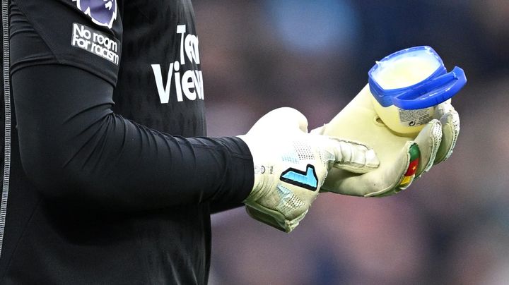  なぜユナイテッドGKオナナはキーパーグローブにワセリンを塗ったのか そのワケは