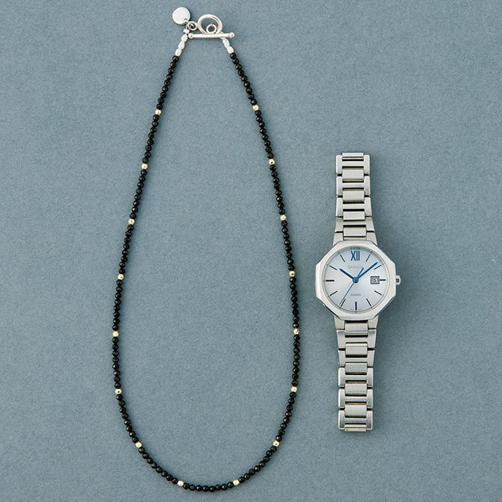 オンオフ使えて超便利！上品な腕時計とアクセサリーの組み合わせ10選