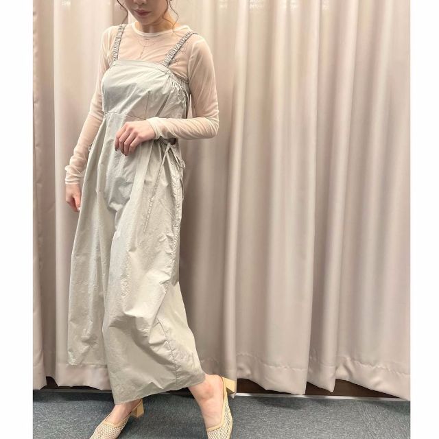 シルバーの2PK✳︎カットオフジャンスカを着用したコーデ