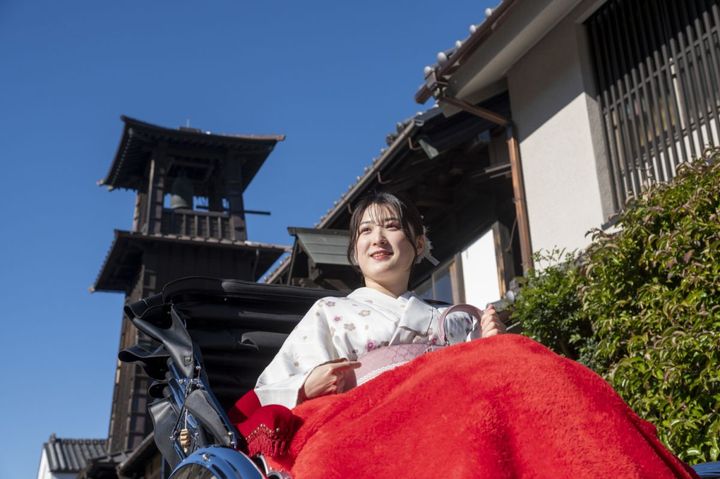 かねつき通りを人力車で