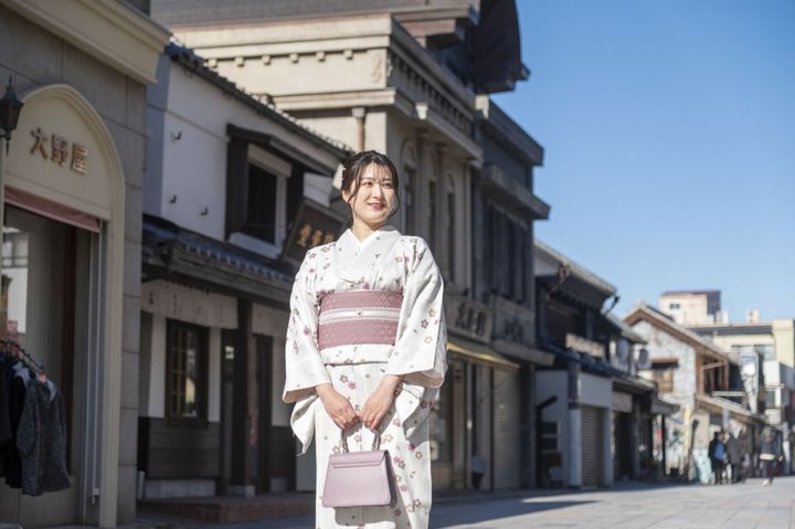 レトロな建物が並ぶ商店街