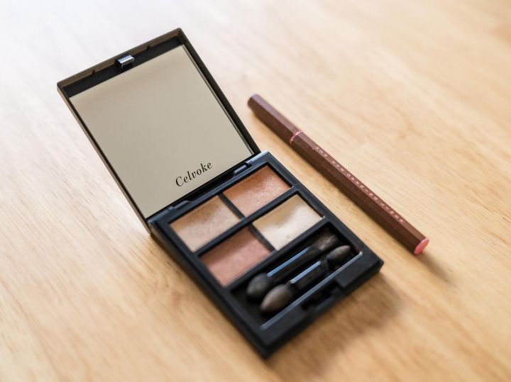 画像: 左から「セルヴォーグ ヴァティック アイパレット EX07」、「ウズバイフローフシ アイ オープニング ライナー ブラウン」／ともに本人私物 出典：ftn