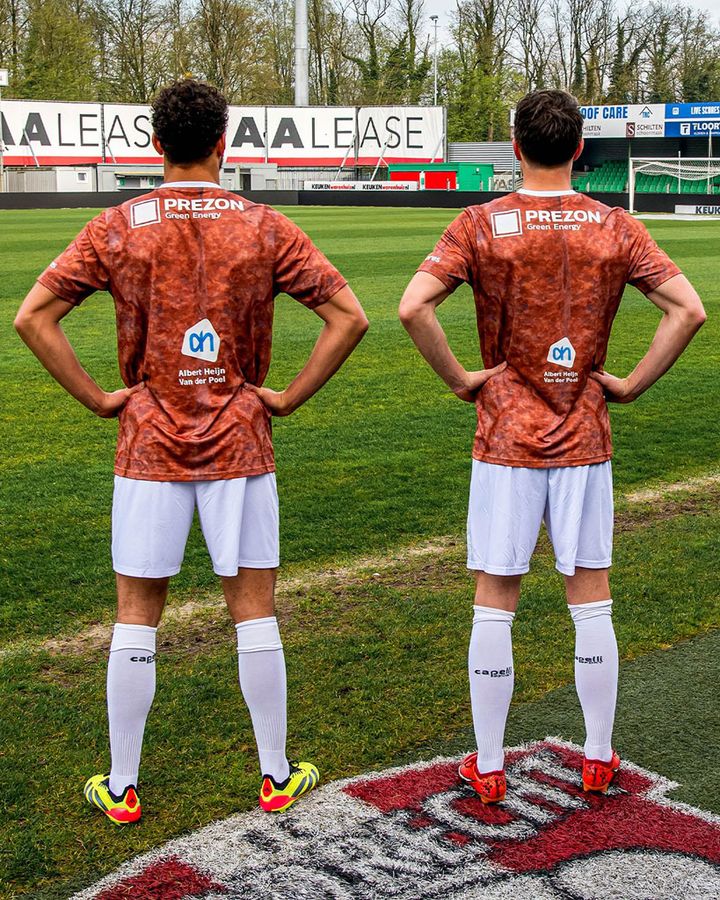 ドルトレヒトが衝撃「ソーセージ」ユニを発表！…もエイプリルフールの嘘と判明 ファンは本気でがっかりする