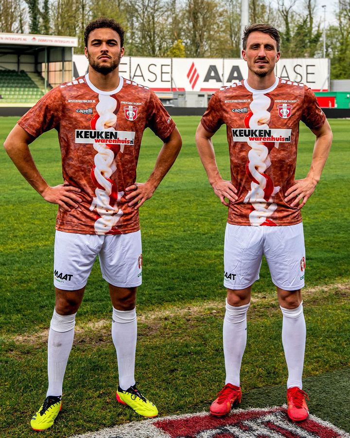 ドルトレヒトが衝撃「ソーセージ」ユニを発表！…もエイプリルフールの嘘と判明 ファンは本気でがっかりする