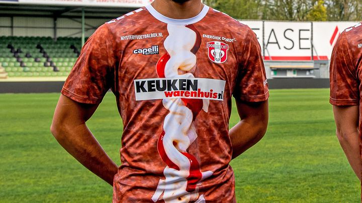 ドルトレヒトが衝撃「ソーセージ」ユニを発表！…もエイプリルフールの嘘と判明 ファンは本気でがっかりする