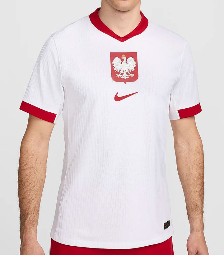 ポーランド代表、“EURO2024行き”を決めた新ユニフォーム！「じゃがいもエンブレム」が再び登場する