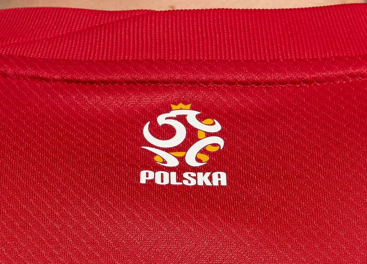 ポーランド代表、“EURO2024行き”を決めた新ユニフォーム！「じゃがいもエンブレム」が再び登場する