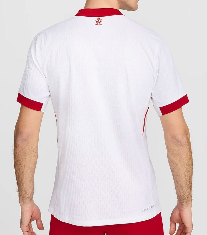 ポーランド代表、“EURO2024行き”を決めた新ユニフォーム！「じゃがいもエンブレム」が再び登場する