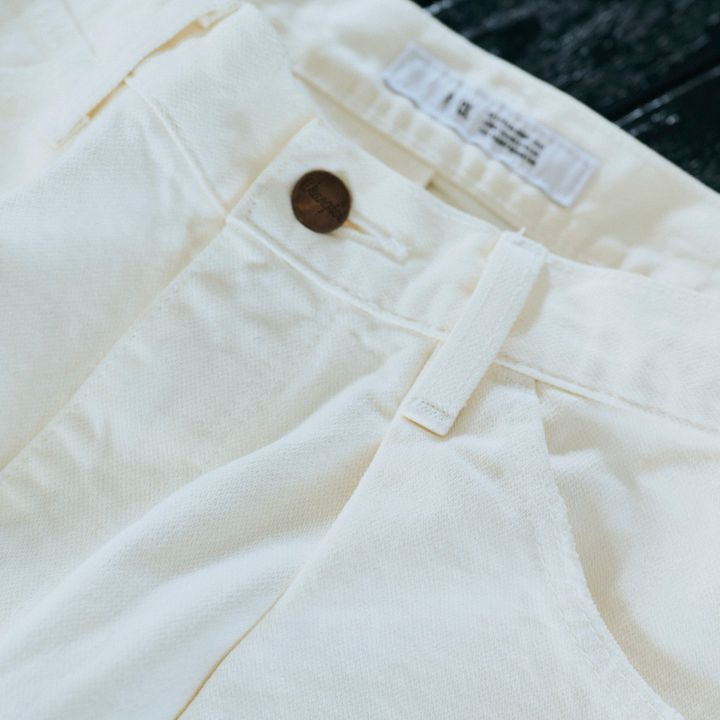 きれいめカジュアルの新定番にしたい《エフシーイー×ラングラー》のホワイトデニム【マイスタンダードブック】