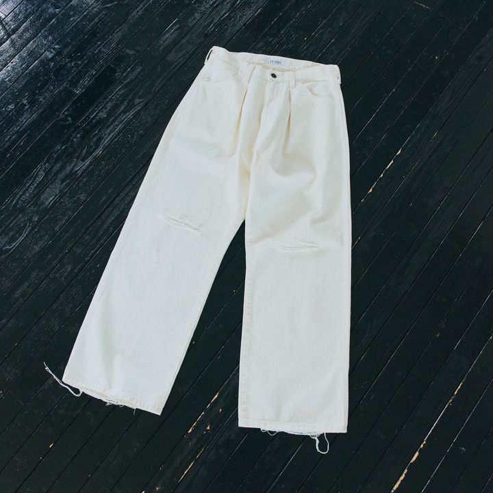 きれいめカジュアルの新定番にしたい《エフシーイー×ラングラー》のホワイトデニム【マイスタンダードブック】