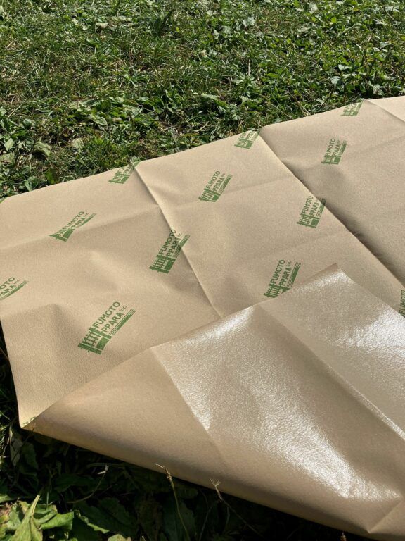 携帯性バツグン！キャンプに大活躍する紙でできたレジャーシートが発売開始！