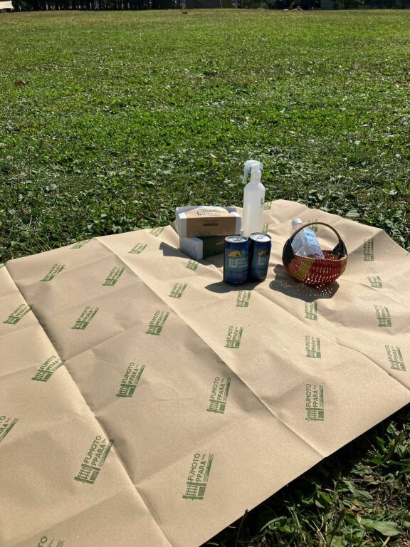 携帯性バツグン！キャンプに大活躍する紙でできたレジャーシートが発売開始！