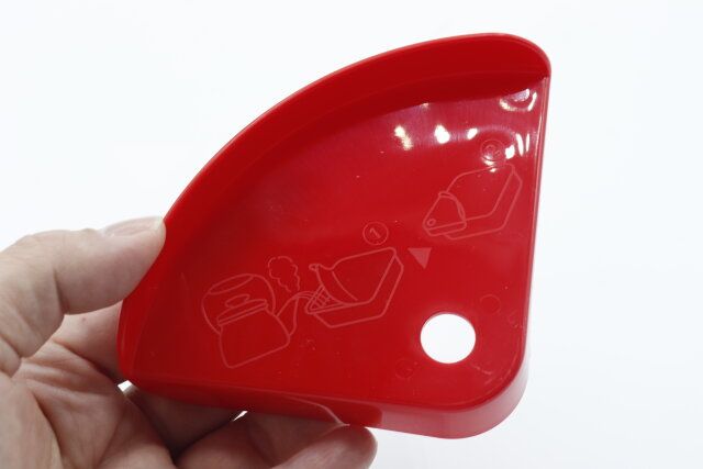 ダイソーのカップ麺フタホルダー レッド