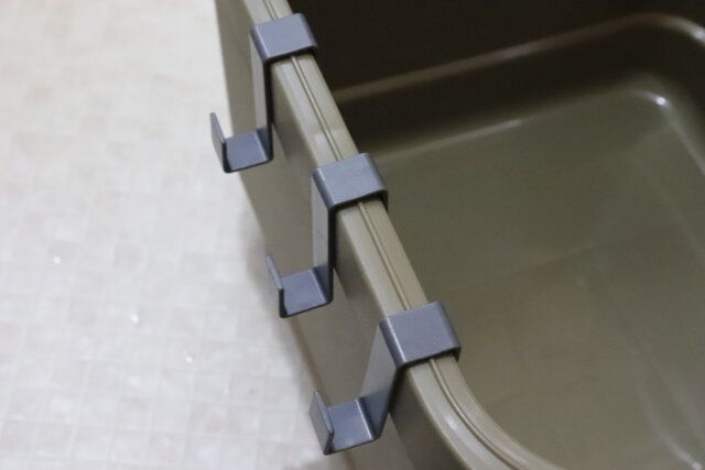 セリアの収納ボックス用フック 3Pのサイズ感