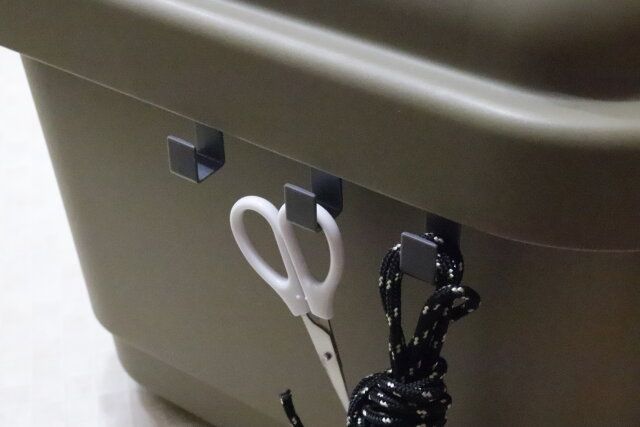 セリアの収納ボックス用フック 3Pの使用例