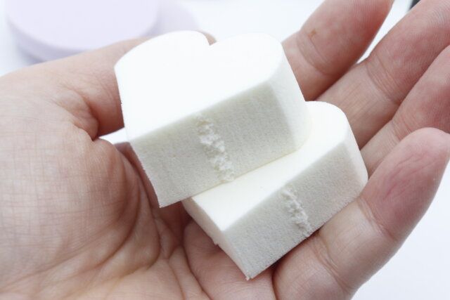 セリアの訳あり製品が入った LJ お徳用 ファンデーションスポンジ セット J