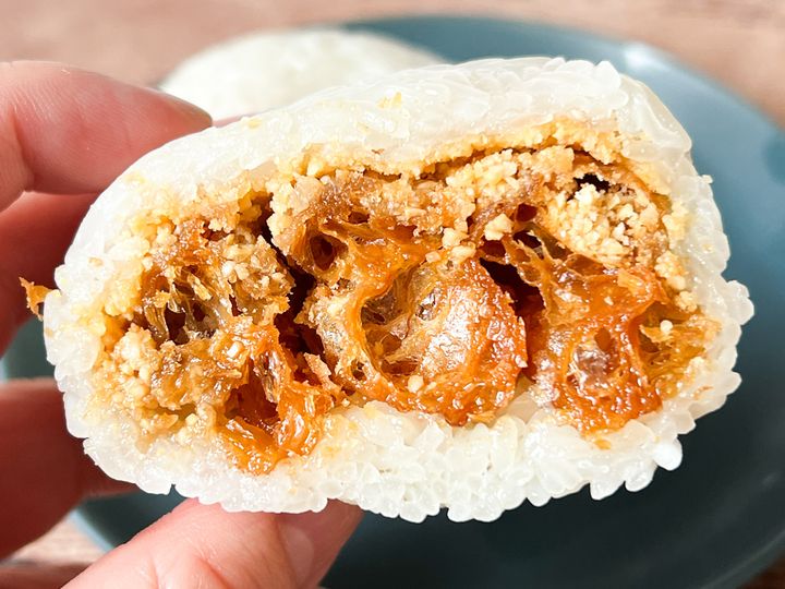 手に持った「甜味飯糰」