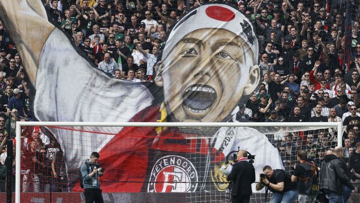 「日本の達人」 小野伸二、フェイエ凱旋で伝説優勝メンバーのレジェンドFWが讃える