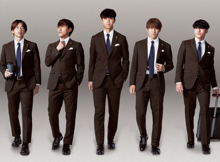 川崎フロンターレ、新作「オフィシャルスーツ」が登場！ブラウンカラーで“大人の雰囲気”を演出