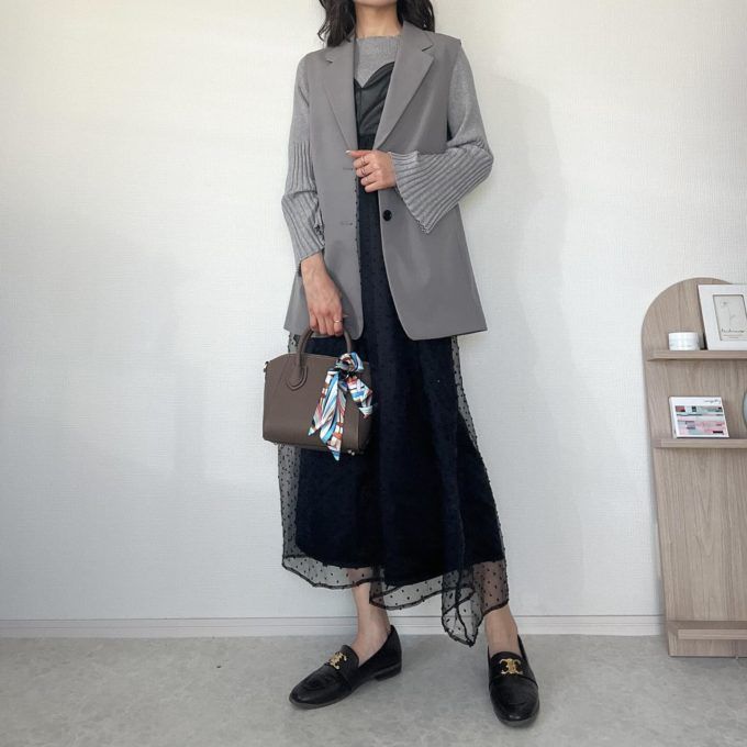 ジレ×しまむらのブラックの「2WAYドッキングキャミワンピース」