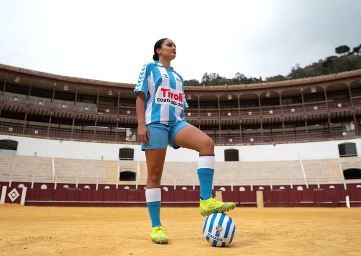 3部で戦う古豪マラガ、美しき120周年記念ユニフォームを発表！「80年代レトロデザイン」が復活