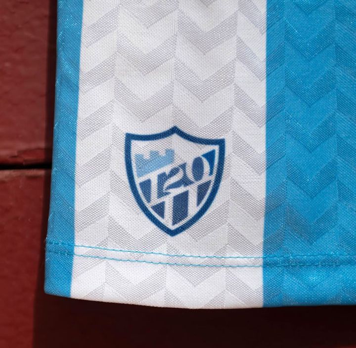 3部で戦う古豪マラガ、美しき120周年記念ユニフォームを発表！「80年代レトロデザイン」が復活