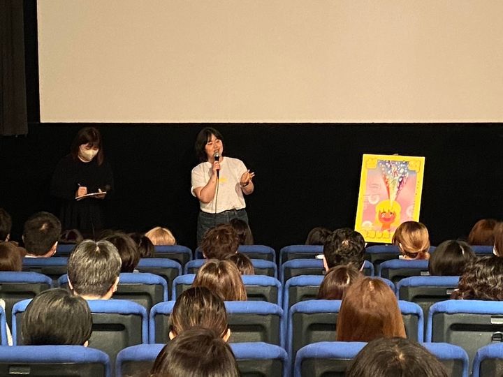 「大手の事務所は “スターの人権は重要だ”といいながら…」“成功したオタク”と呼ばれたドキュメンタリー監督がKPOP産業の問題を指摘